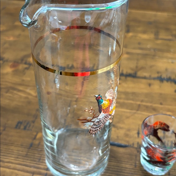 Vintage Glass martini pitcher with matching shot glass - Picture 4 of 6